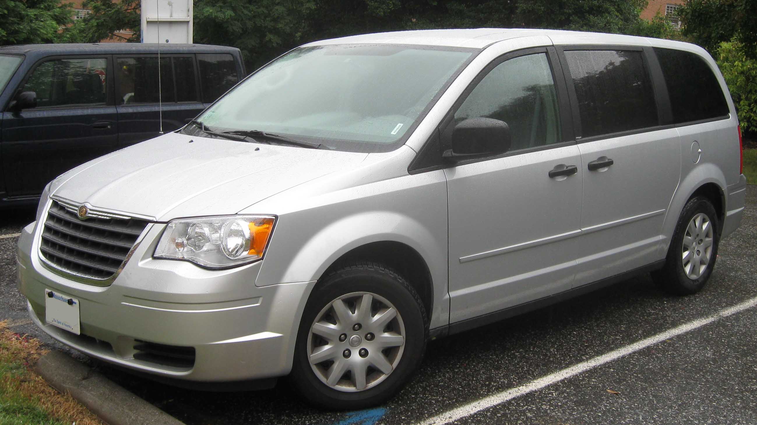 uploads/2008_Chrysler_Town_&_Country_LX.jpg