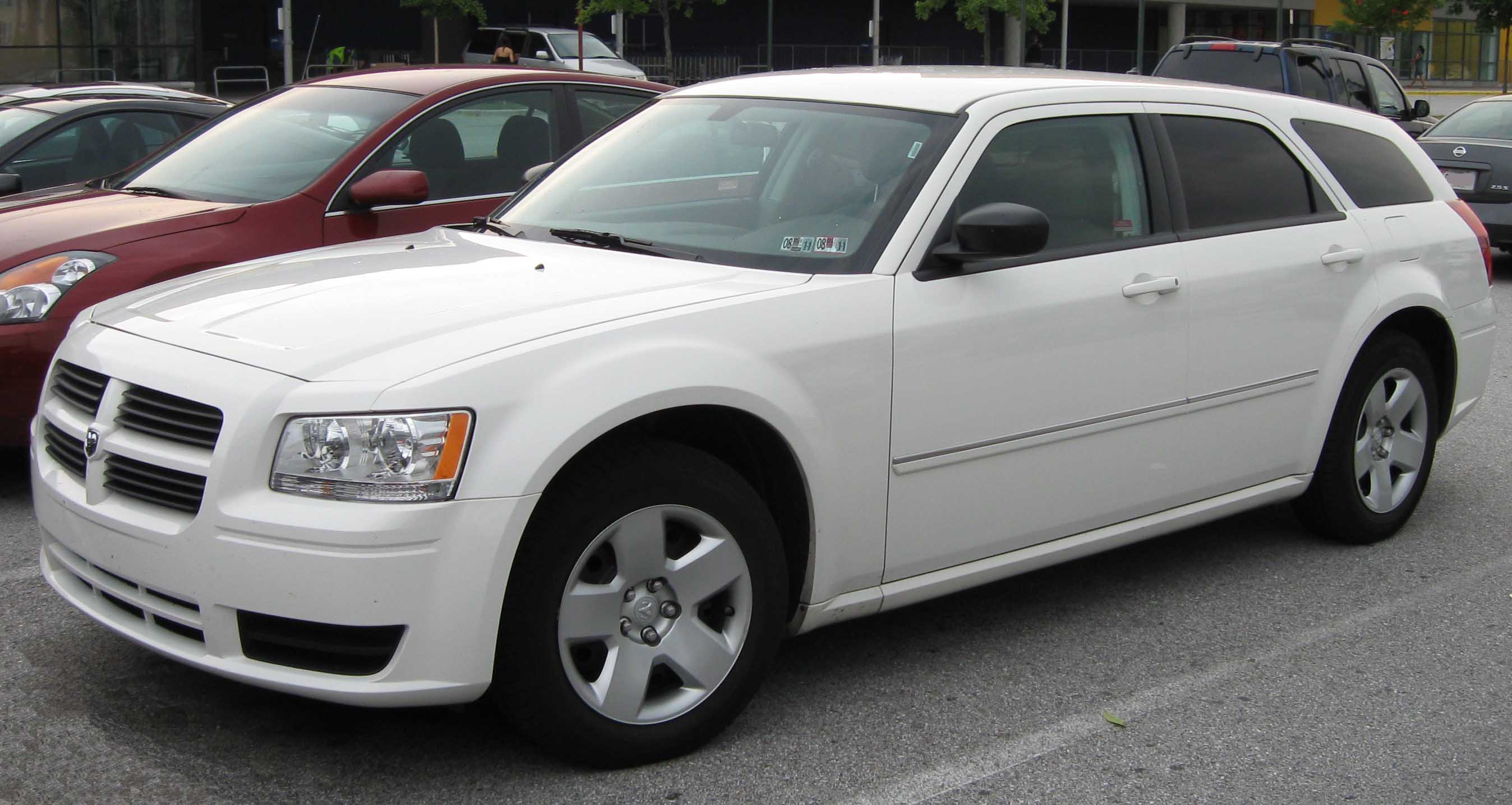 uploads/2008_Dodge_Magnum_SE.jpg